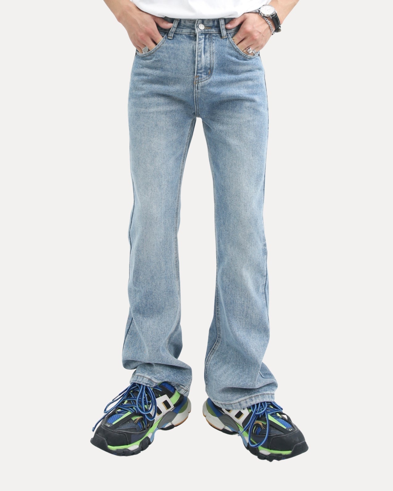 CLASSIC STRAIGHT JEANS