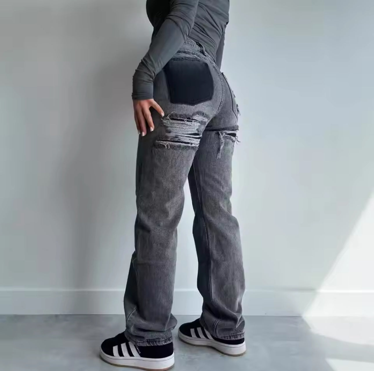 RIPPED STRAIGHT JEANS